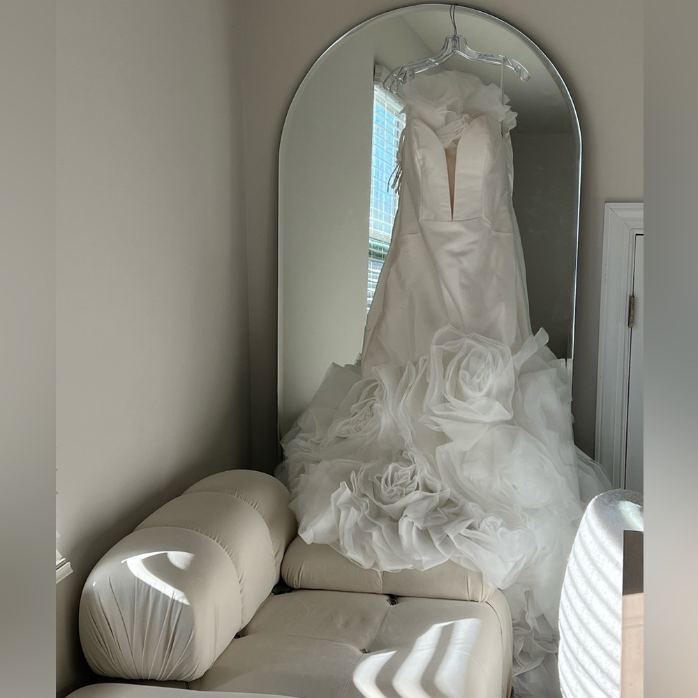 Kitty Chen Everly Wedding Gown - Picture 9 of 16